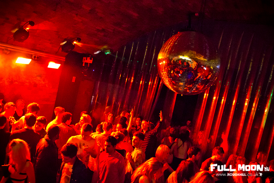 IMAGE: http://payload26.cargocollective.com/1/3/110609/2827258/16-02-2012-79_o.jpg